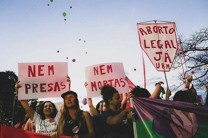 CFM critica ação no STF que pede autorização para enfermeiro fazer aborto legal