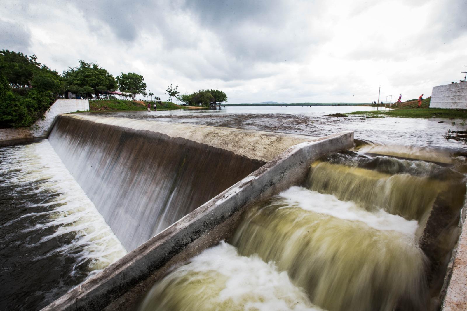 Ceará registra 10 açudes sangrando em 8 cidades; veja locais - Ceará