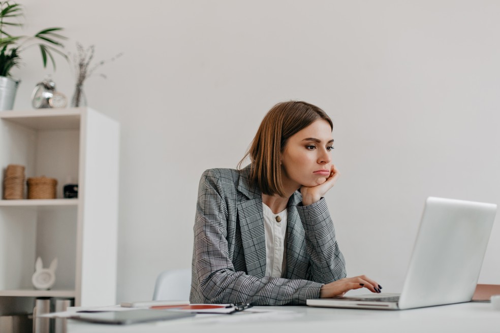 Como conseguir emprego em uma área onde não conheço ninguém? | Carreira no Divã
