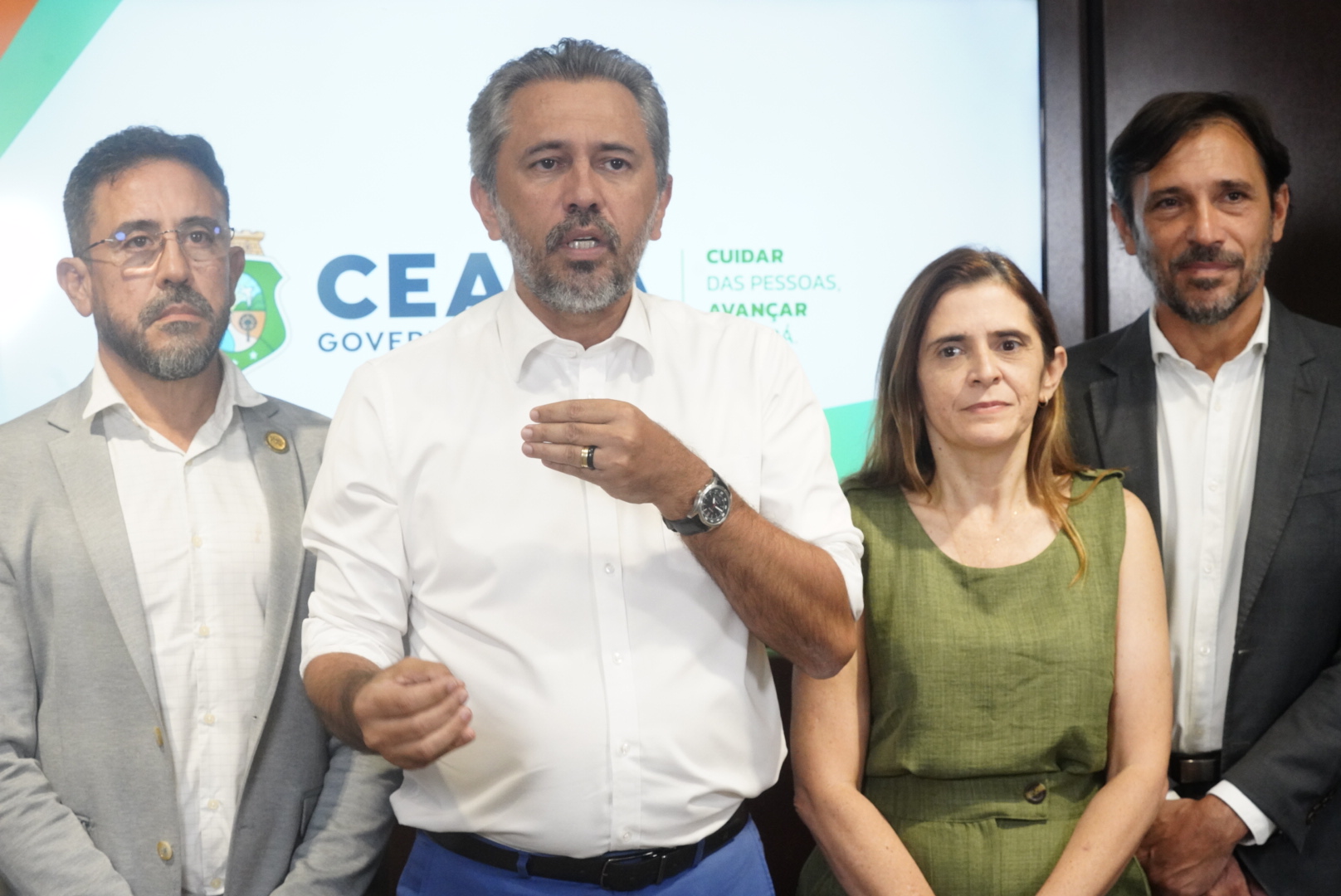 Governador Elmano anuncia reajuste de 6,27% do piso salarial para professores da rede pública estadual