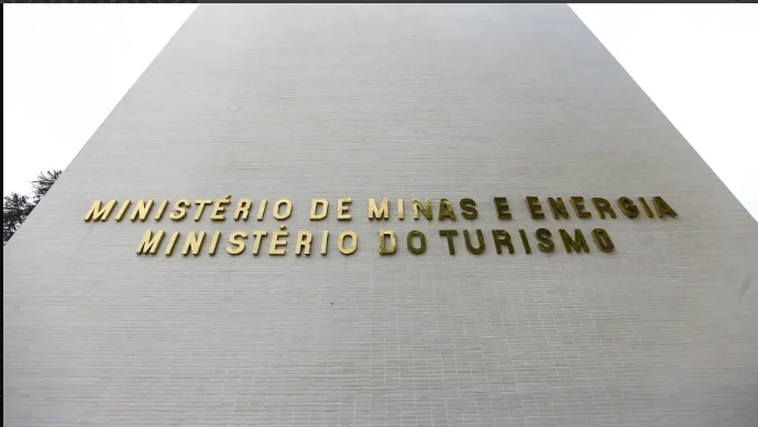 Dino manda governo explicar se emendas Pix para eventos cumprem regras