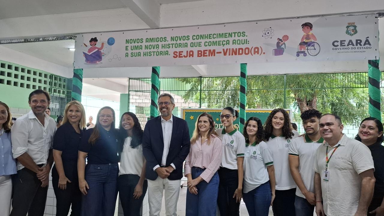 Elmano reconhece falha em sistema de lotação dos professores temporários e diz que ‘não tem problema em pedir desculpa’ - Ceará