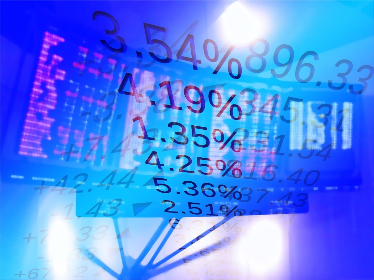 Ibovespa vira o sinal e sobe 0,38% com corporações