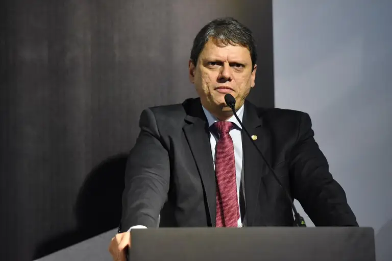 Justiça de São Paulo suspende privatização de escolas estaduais