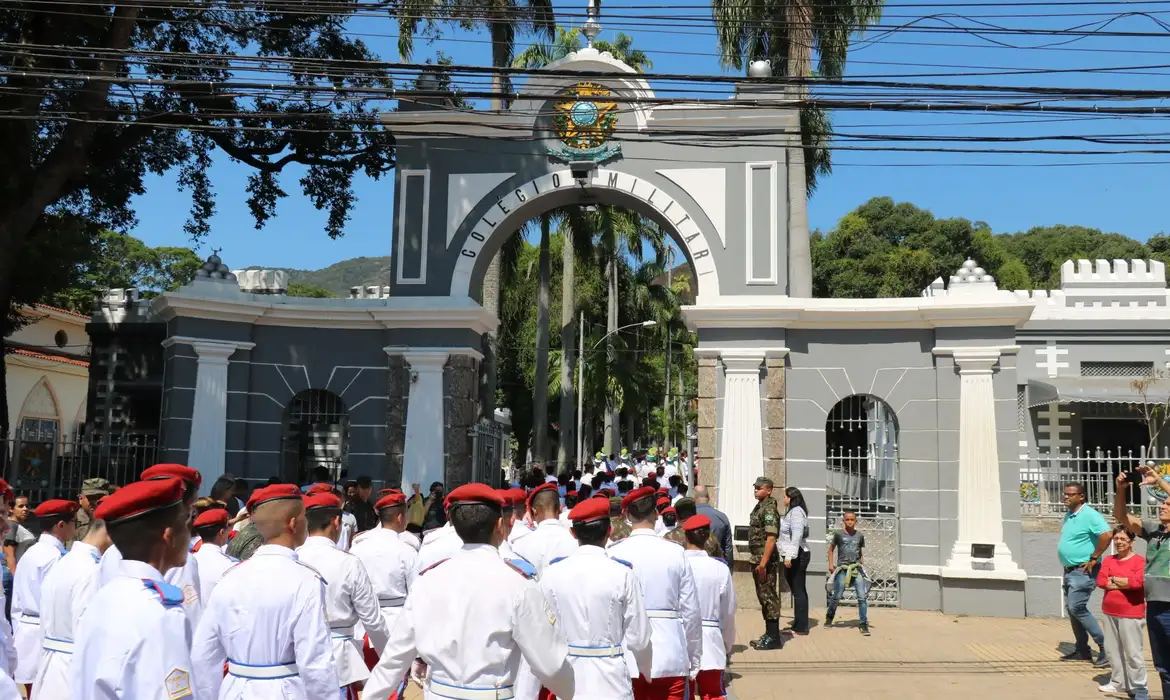 Justiça obriga Exército a criar cotas nos colégios militares