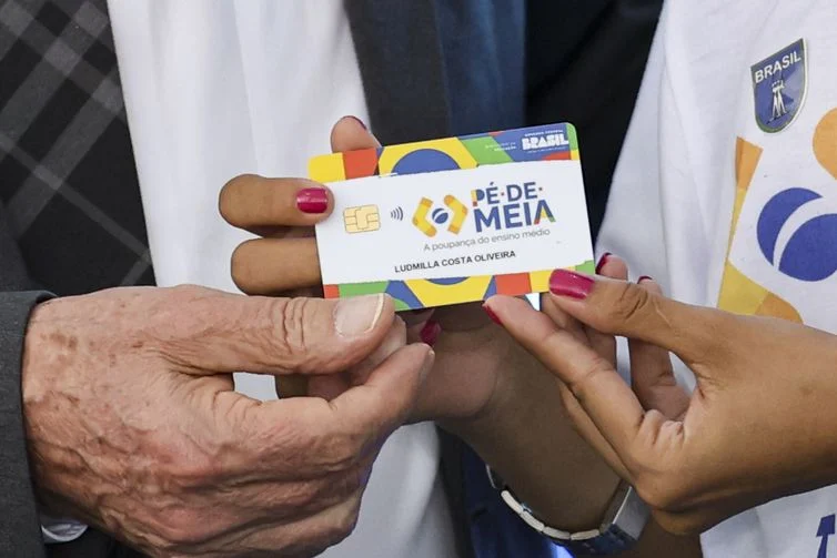 Lula anuncia parcela do Pé-de-Meia e ampliação do Farmácia Popular