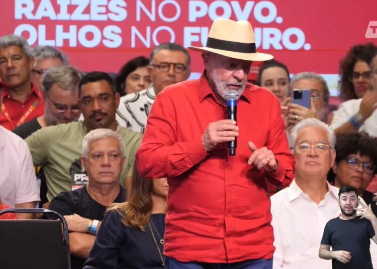 Lula diz que Brasil está em 'guerra' ao citar big techs