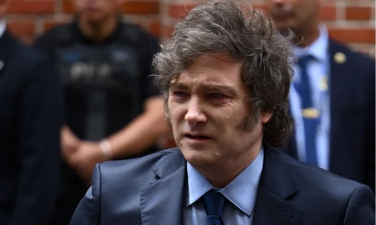 Milei será alvo de pedido de impeachment e denúncia criminal