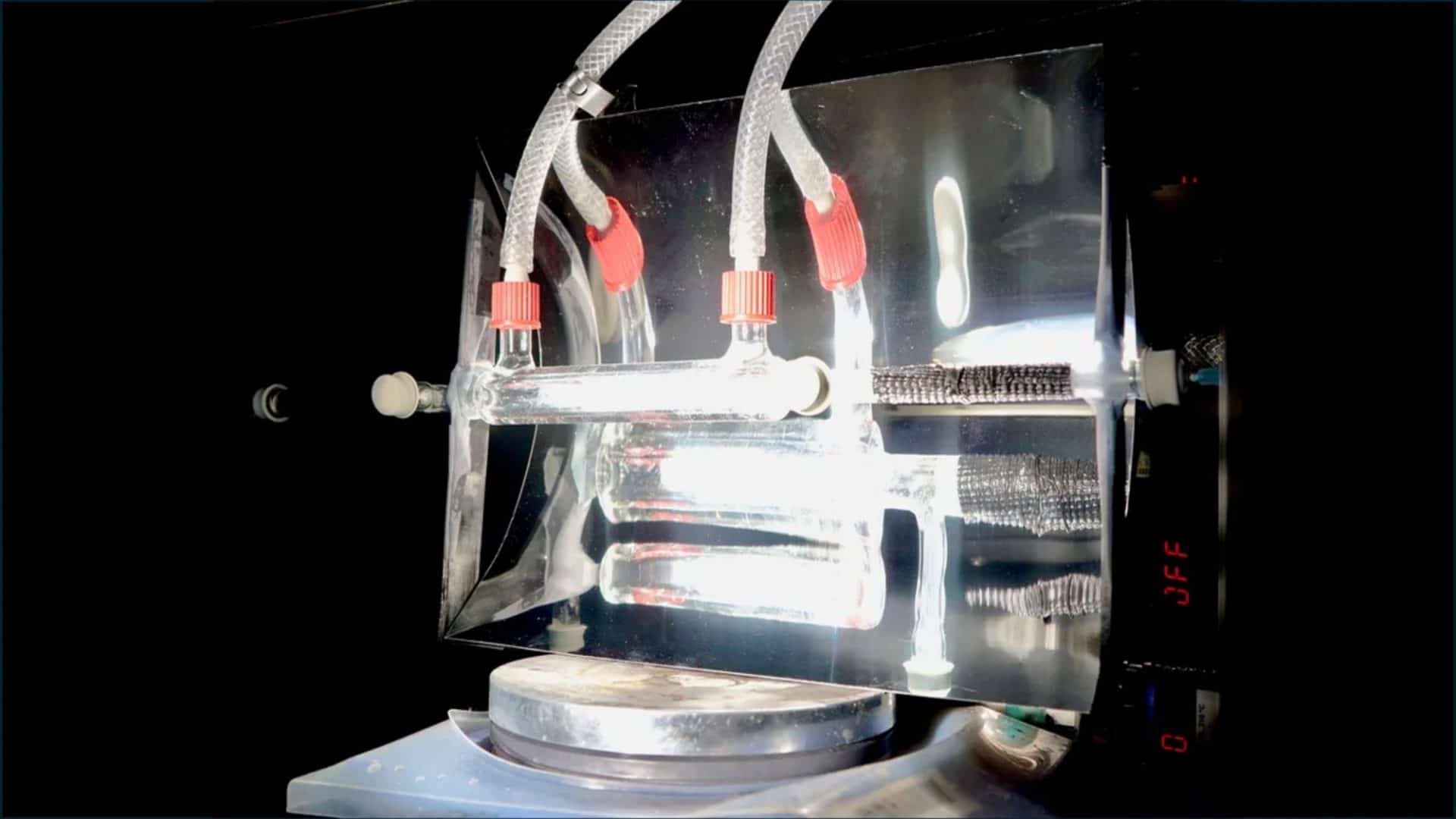 Novo reator solar transforma CO₂ do ar em combustível sustentável