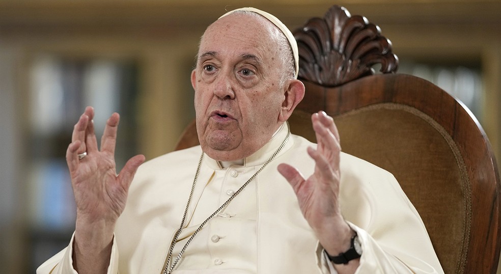 Papa Francisco tem noite tranquila, mas segue em estado crítico, diz Vaticano | Mundo