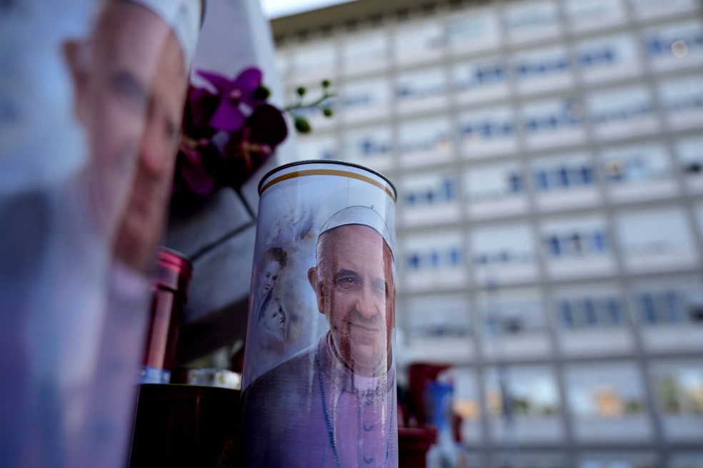 Papa tem noite tranquila após crise respiratória, diz Vaticano | Mundo