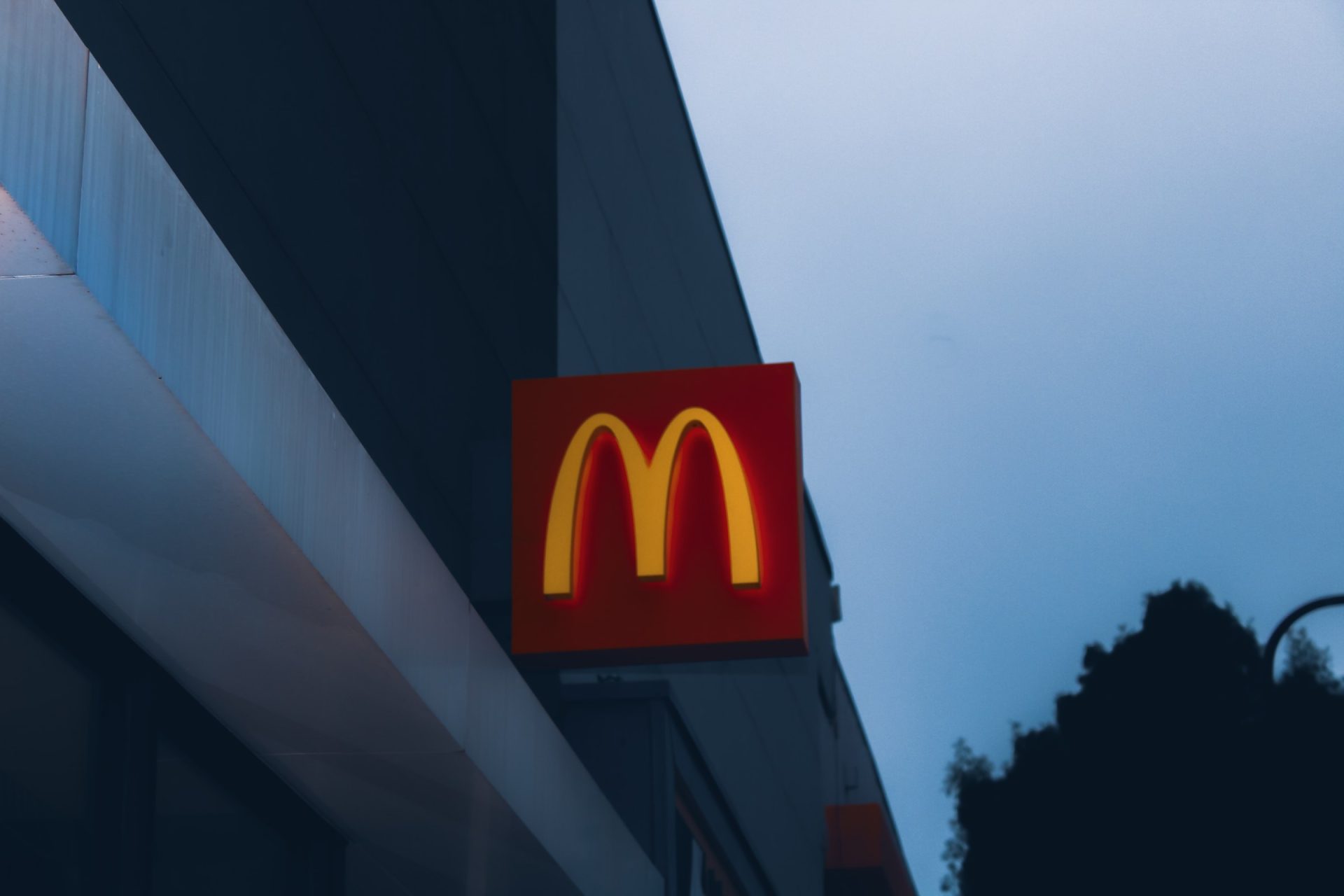 Receita e lucro do McDonald’s ficam abaixo das expectativas, mas vendas surpreendem