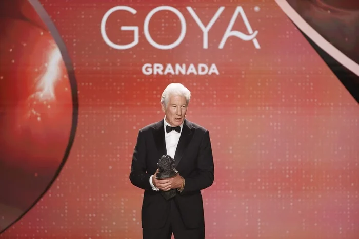 Richard Gere critica Trump ao receber prêmio na Espanha: ‘bandido’