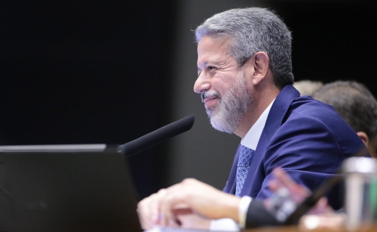 Lotada de deputados, despedida de Lira conta com um único ministro e torcidas divergentes sobre eventual entrada dele no primeiro escalão de Lula | Política
