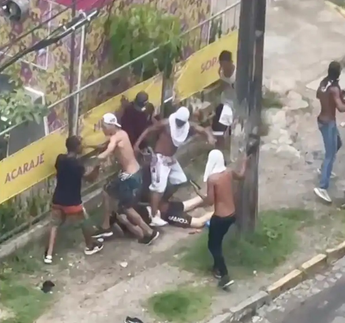 Torcidas de Sport e Santa Cruz brigam antes de clássico pelo Campeonato Pernambucano; 14 são detidos | Esporte