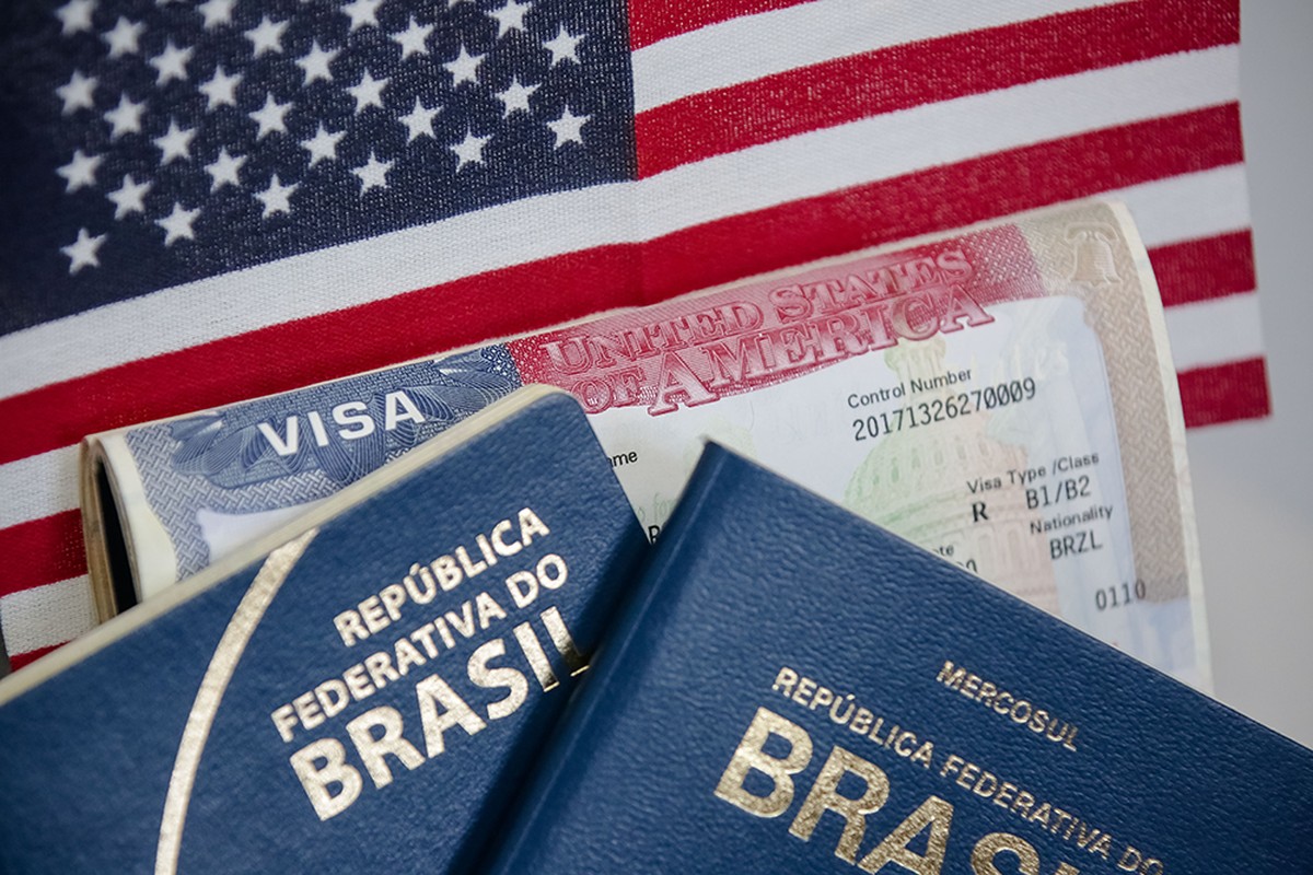 Brasileiros recorrem a aplicativos para escapar de batidas de serviços de imigração nos EUA | Mundo