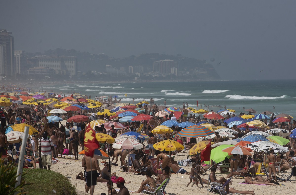 Turistas argentinos são baleados em tentativa de assalto na Praia da Barra da Tijuca (RJ) | Rio de Janeiro