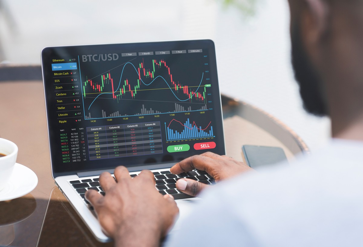 Pesquisa revela que 14,7% dos brasileiros cogitariam trocar conta bancária por criptomoedas | Criptomoedas