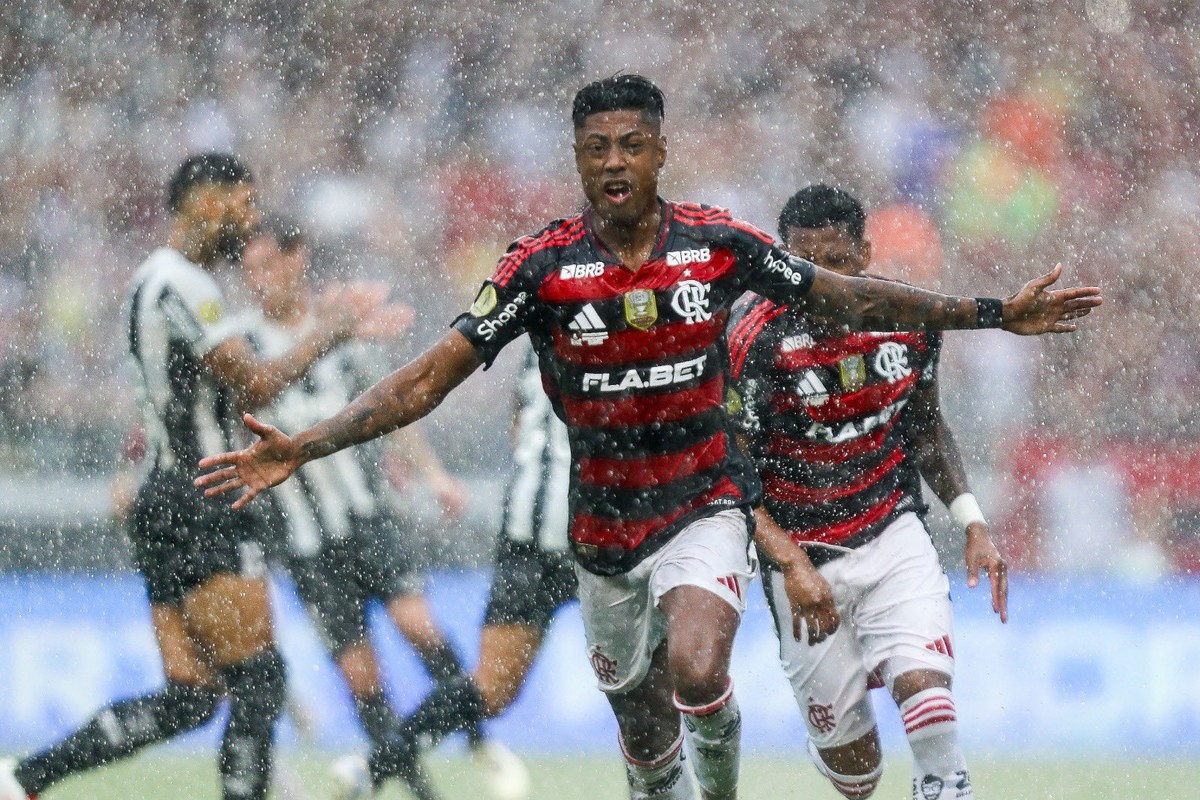 Flamengo vence Botafogo e conquista título da Supercopa | Esporte