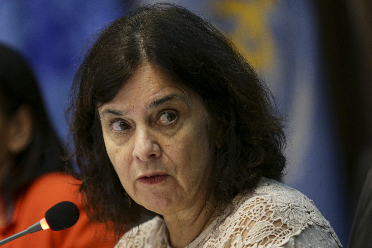 Nísia Trindade nega que vai deixar o cargo de ministra da Saúde