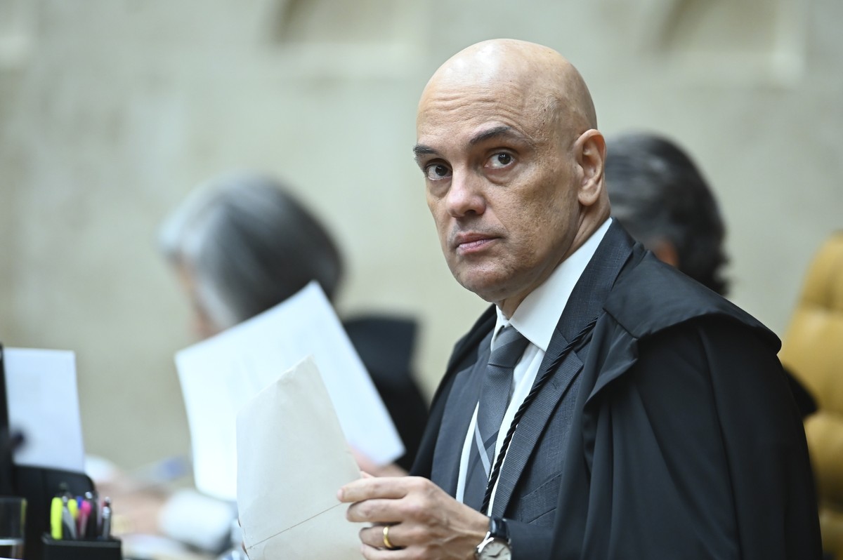 Alexandre de Moraes multa X em R$ 8,1 milhões por não fornecer dados de Allan dos Santos