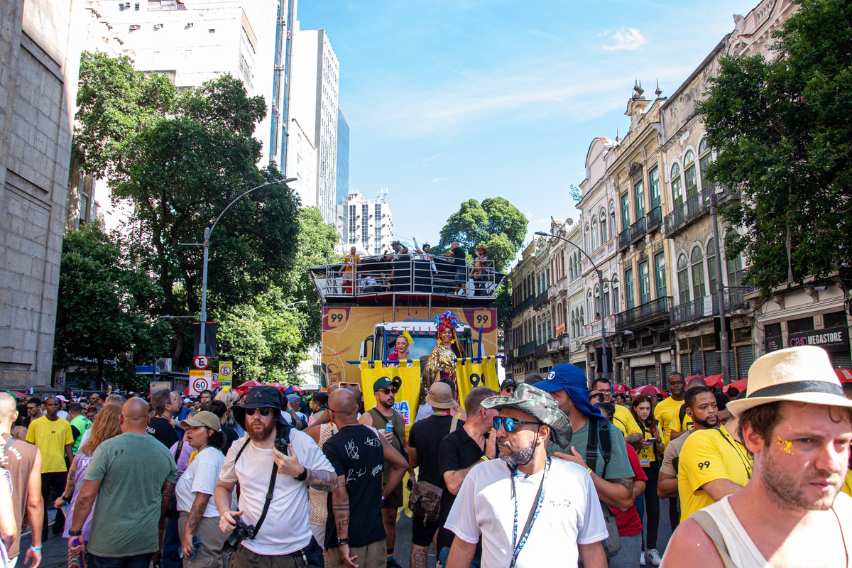 Foliões saem às ruas do Rio de Janeiro neste domingo | Rio de Janeiro