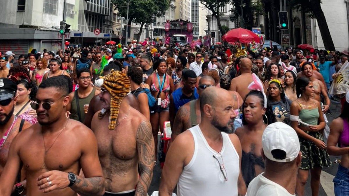 Foliões vão às ruas para aproveitar início do calendário oficial do Carnaval do Rio de Janeiro | Rio de Janeiro