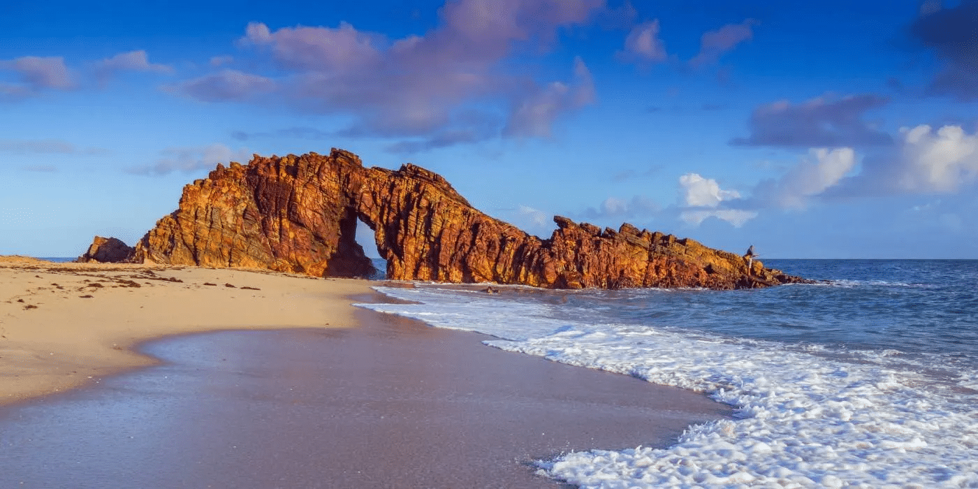 5 Praias Brasileiras que Encantam Turistas Internacionais com sua Beleza Paradisíaca