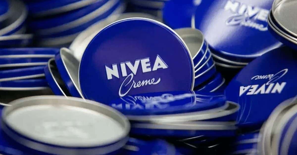 6 Razões que explicam o fascínio pela Nivea da latinha azul: um clássico de beleza atemporal