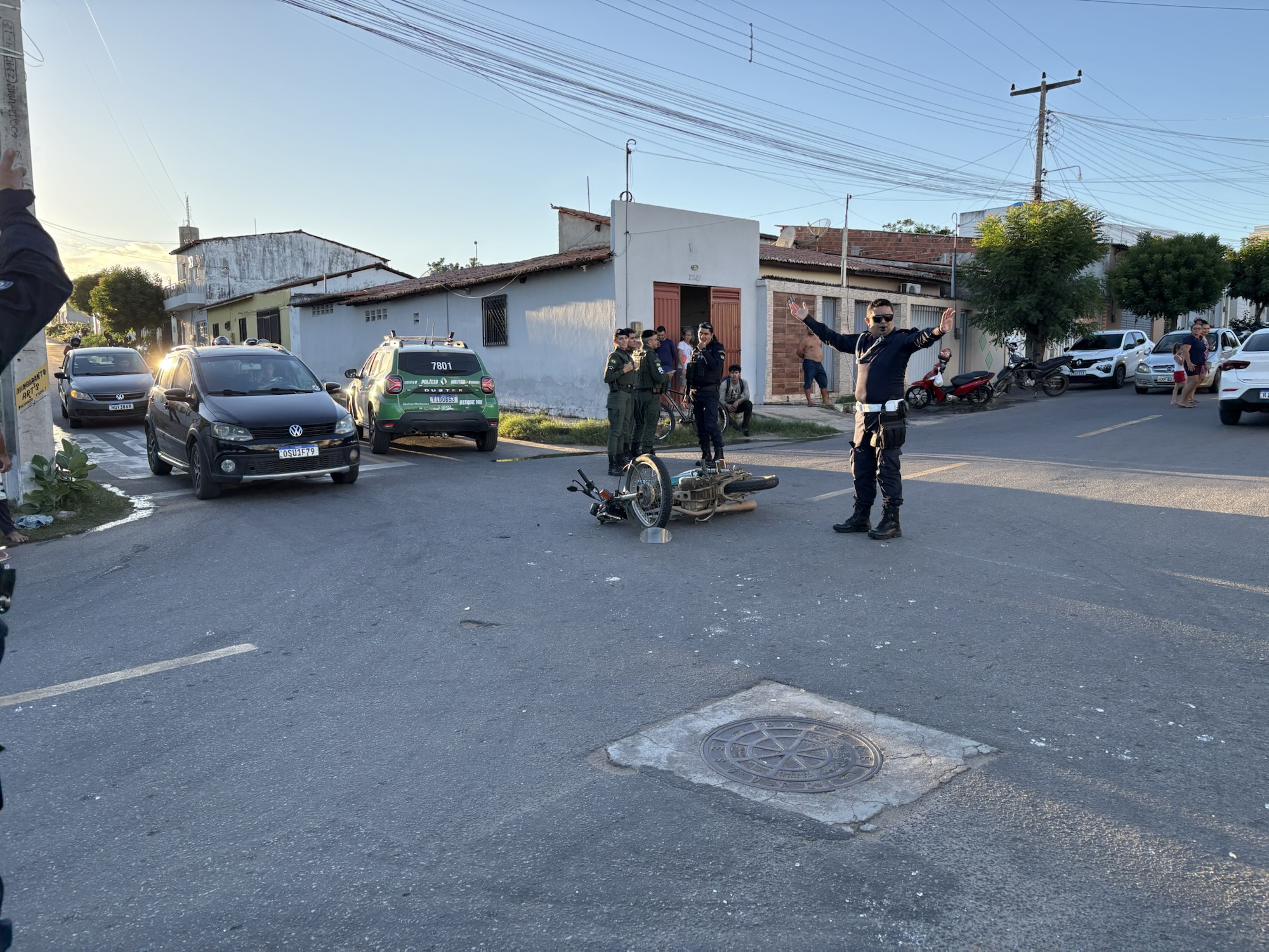 ACIDENTE DE TRÂNSITO E FERIDOS EM CRATEÚS: VEÍCULOS SE COLIDEM NOS TRAMPOS DE CRATEÚS