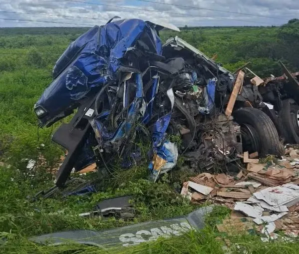 Acidente de Trânsito no Ceará: Colisão entre Carreta e Caminhão Deixa Estrada Bloqueada