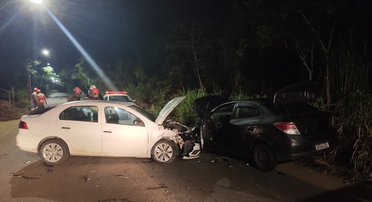 Acidente na RJ-102: Argentino fica ferido em colisão envolvendo três carros