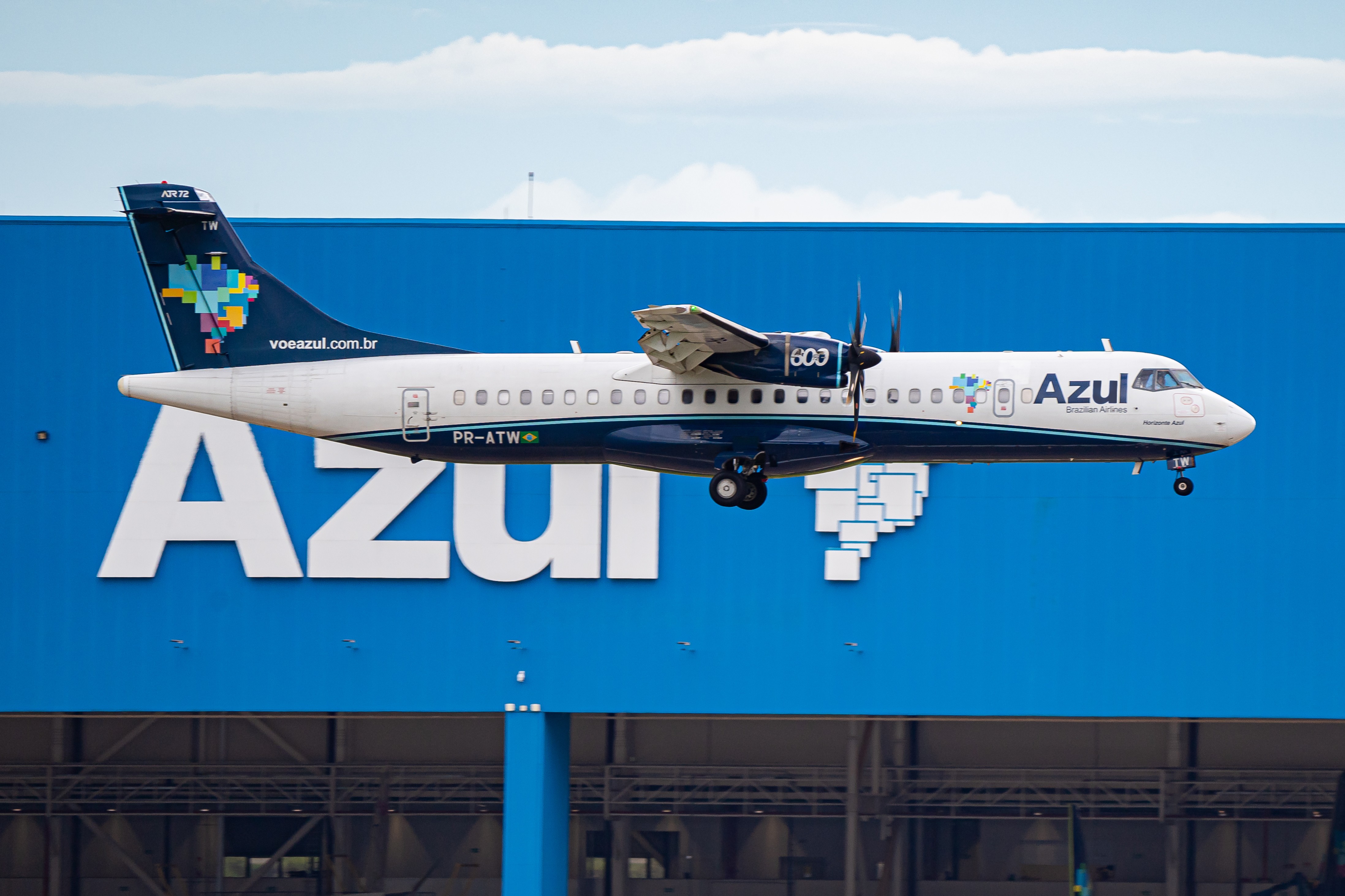 Ações da Azul Caiem 36% Após Oferta Bilionária de Reestruturação