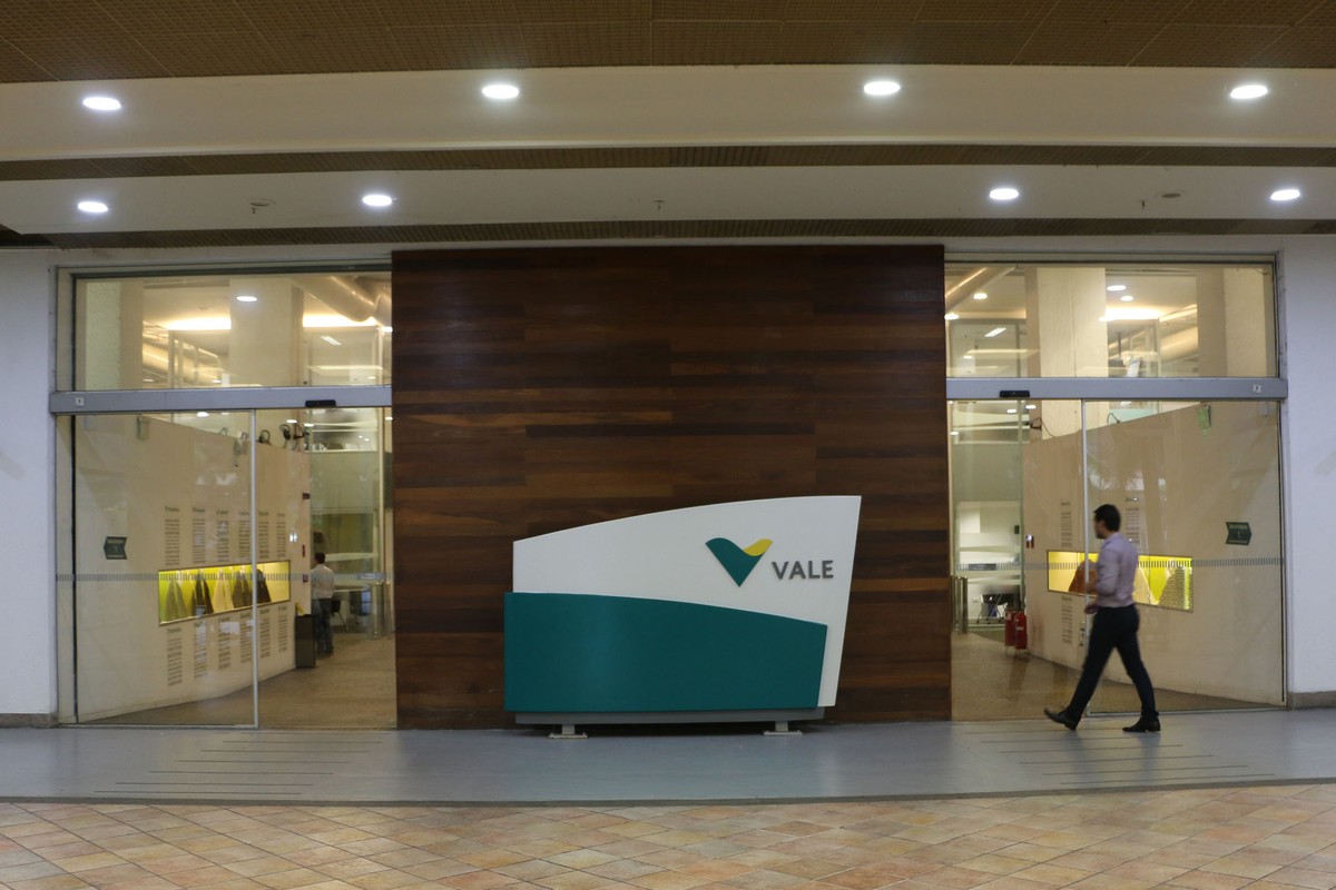 Ações da Vale ampliam ganhos e sobem quase 4% com forte movimento comprador