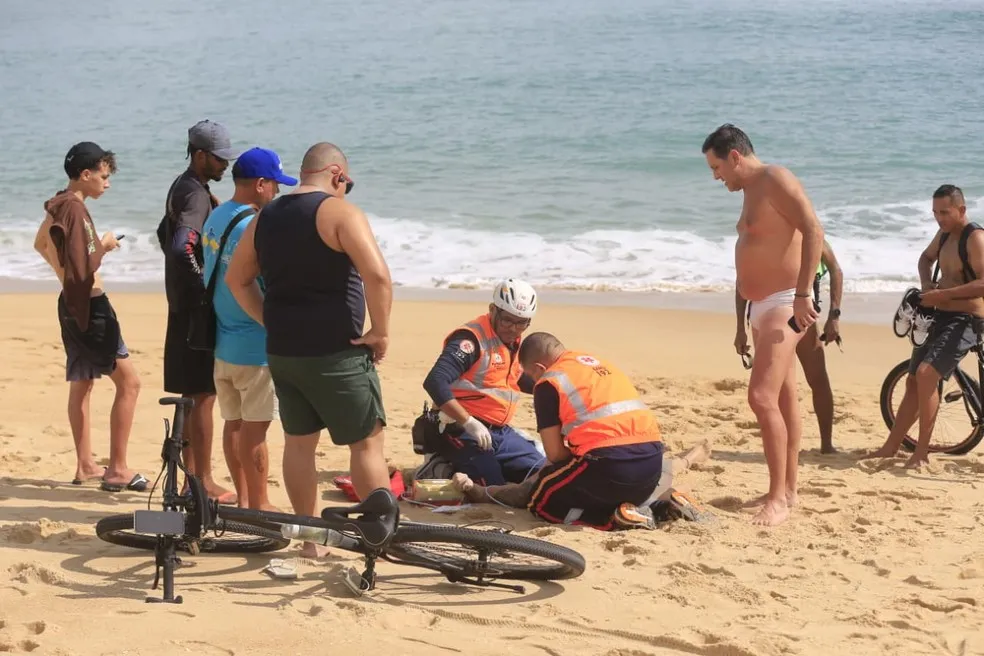 Afogamento: Veja como banhistas salvam homem em Fortaleza