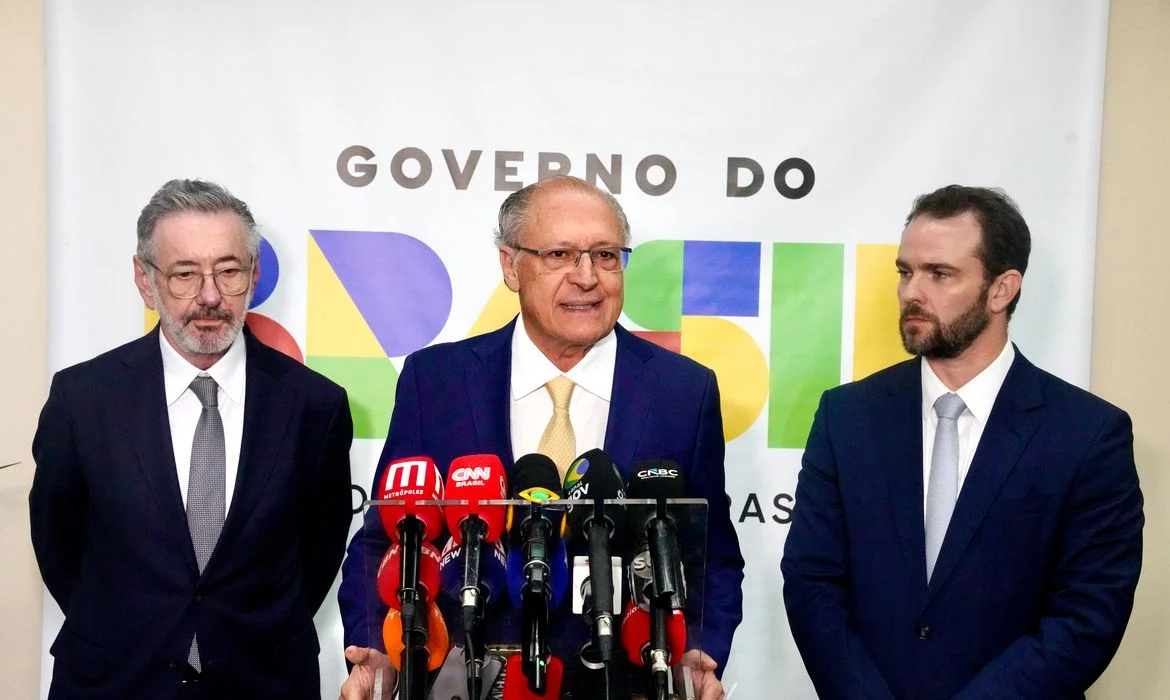 Alckmin: Governo brasileiro luta contra injusta tarifa de 25% imposto pelos EUA