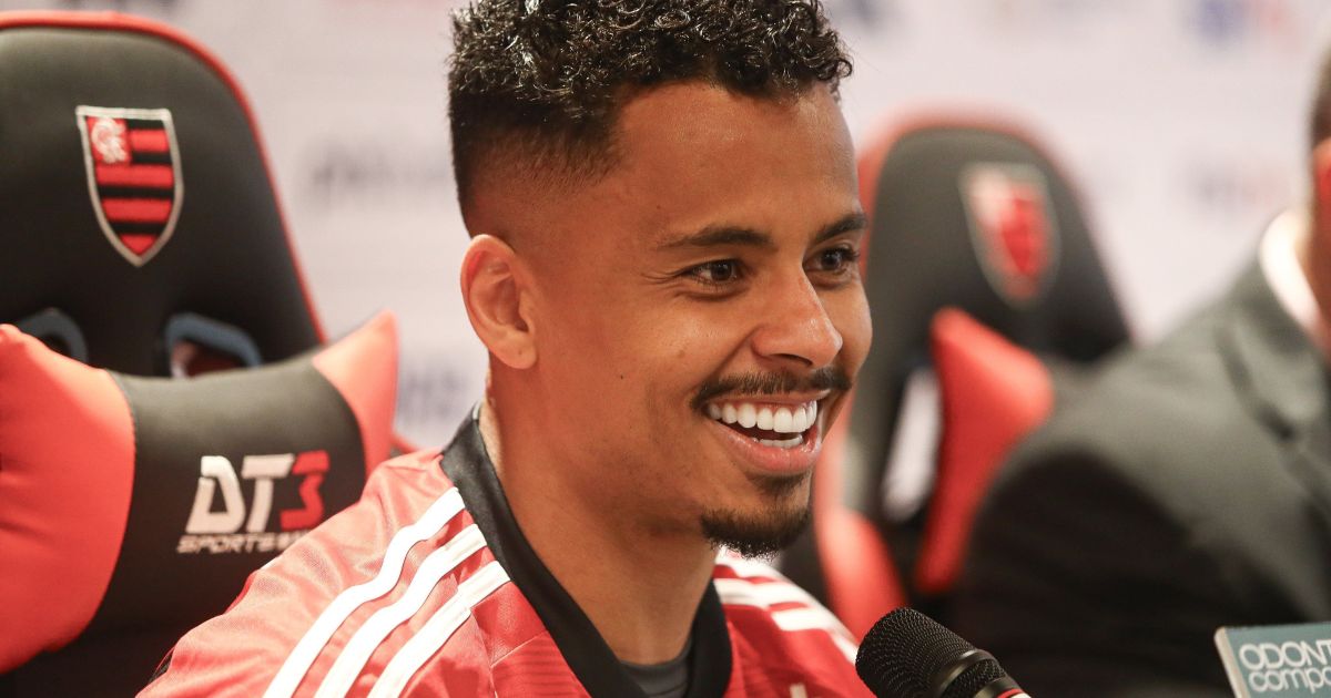 Allan desembarca em São Paulo para assinar com Corinthians: “Meu sonho”
