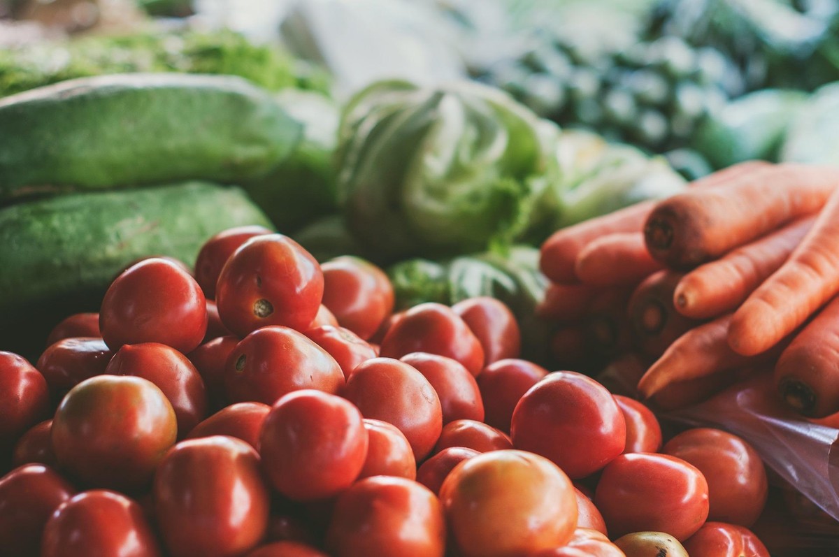 Alta de 0,23% em alimentação e bebidas foi a menor para janeiro desde 2006, mostra IBGE