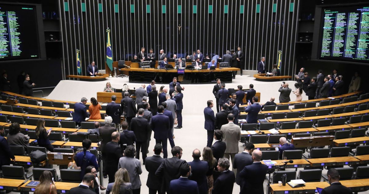 Análise: Congresso e PT usam fim da 6×1 para eleições