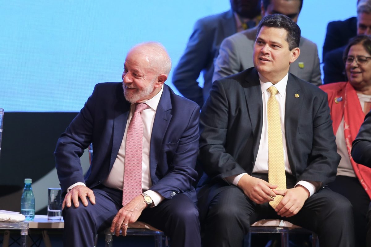 Após rusgas, Lula e Alcolumbre se encontram e pacificam relação