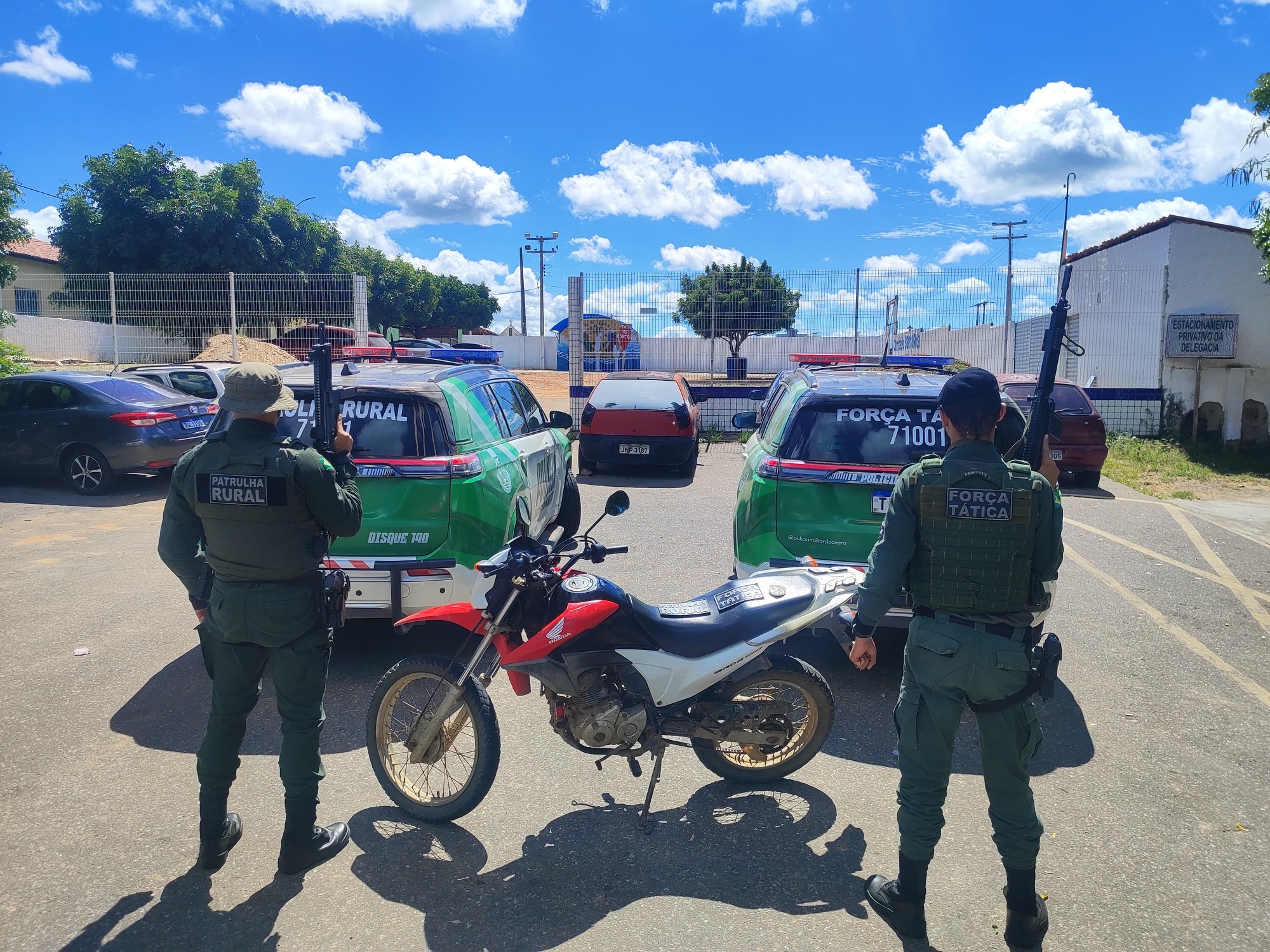 Apreensão de Motocicleta Clonada: Força Tática e Patrulha Rural em Ação em Crateús