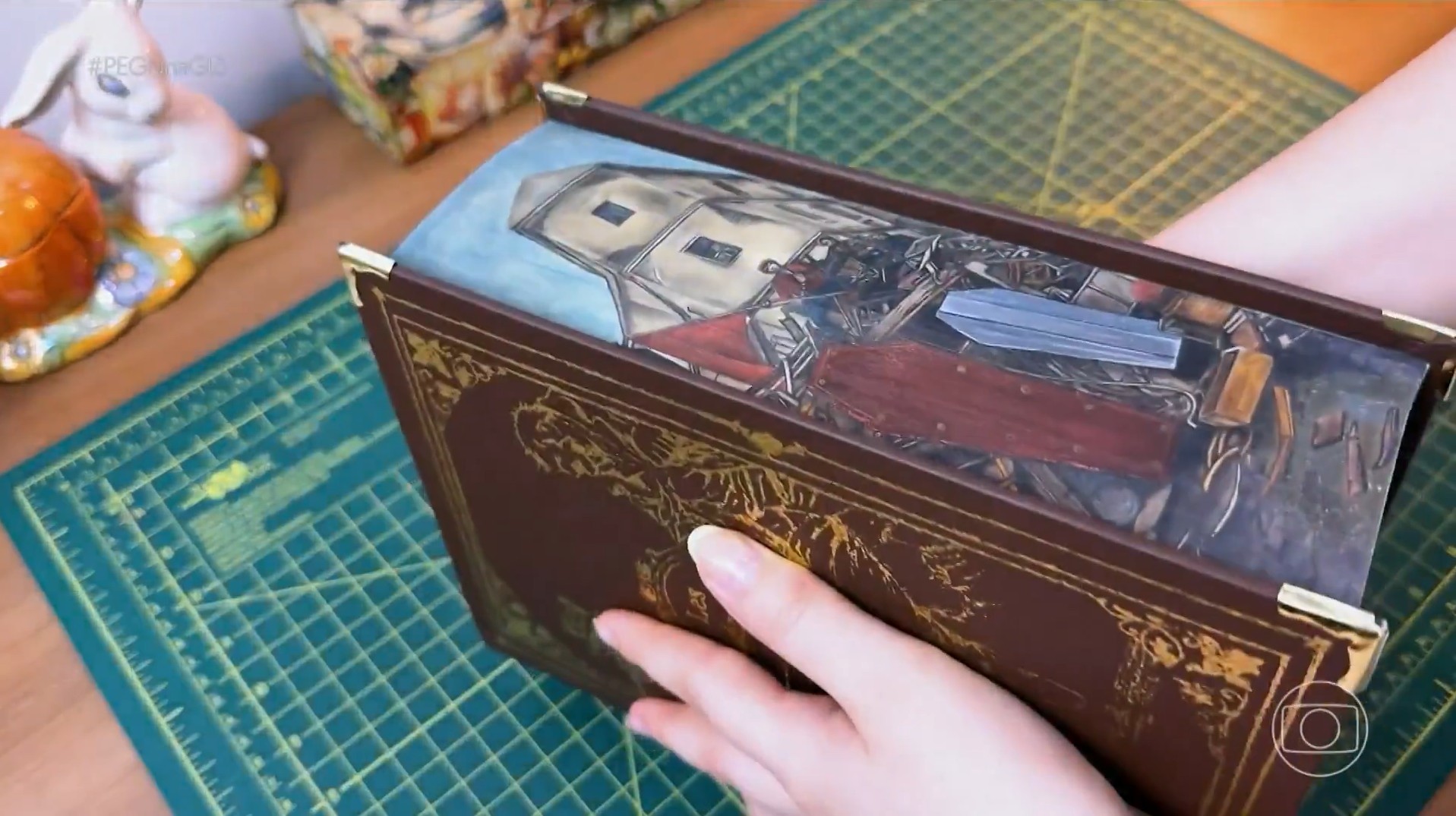 Arte em Livros: Como uma Artista Brasileira Conquistou 13 Mil Fãs com Obras Únicas