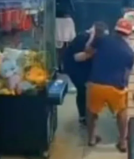 Assalto Brutal em Loja: Funcionária é Agredida e Arrastada pelos Cabelos