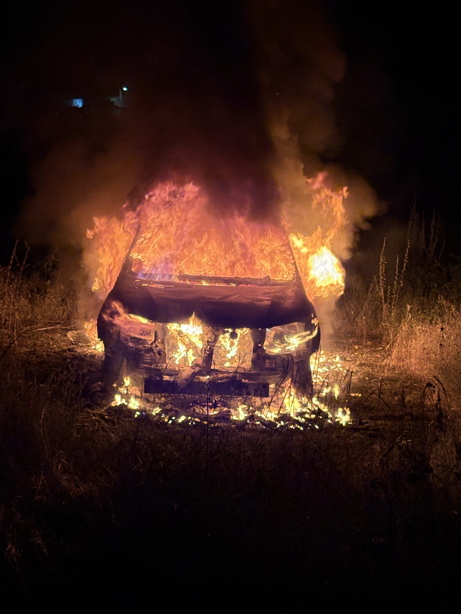 Assalto Chocante em Crateús: Veículo Tomado e Incendiado em Questão de Minutos!