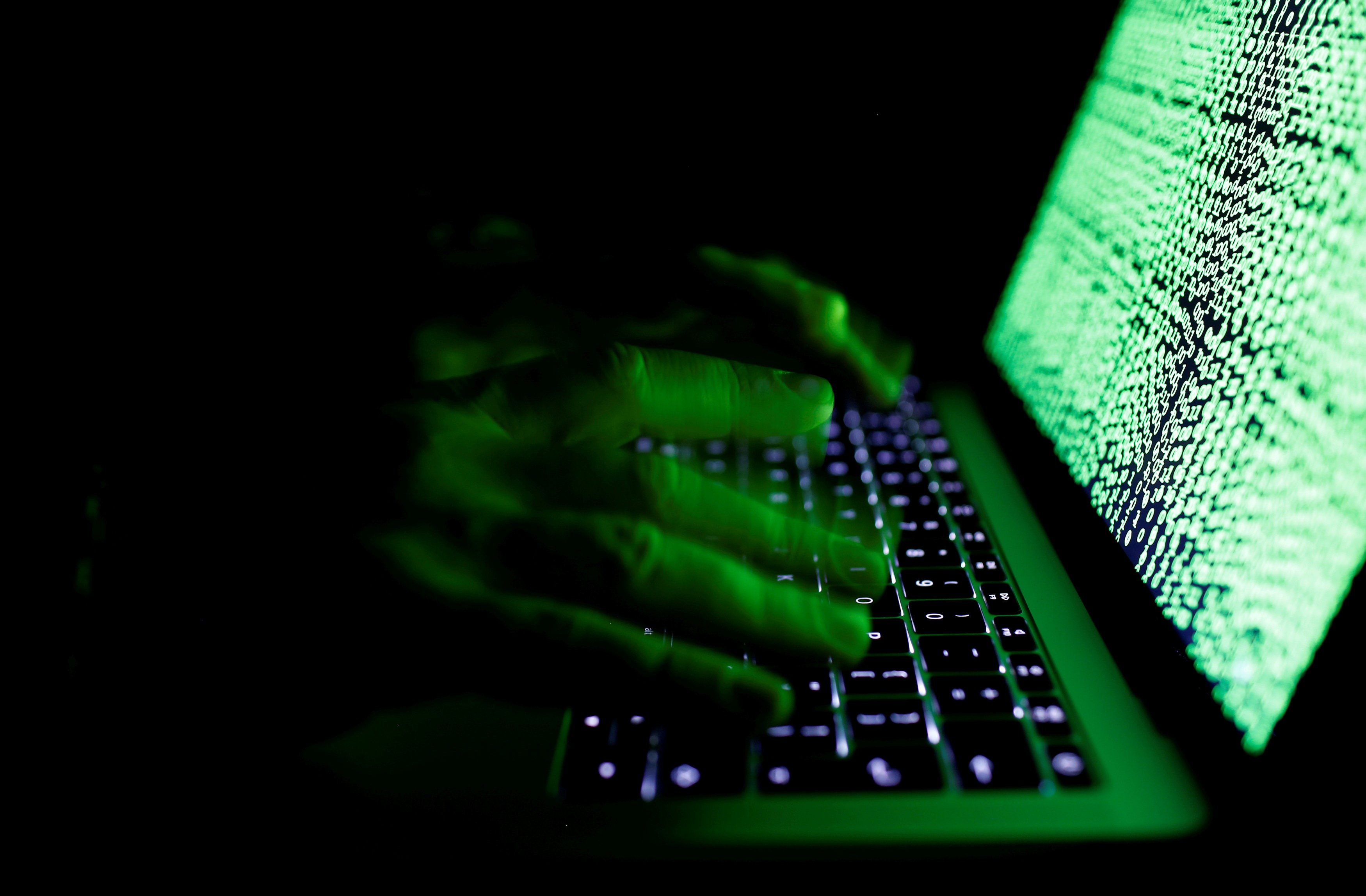 Ataque Cibernético: Grupo Ligado ao Irã Destruí 200 Mil Sistemas e Extraiu 50 Terabytes de Dados de Empresa Americana