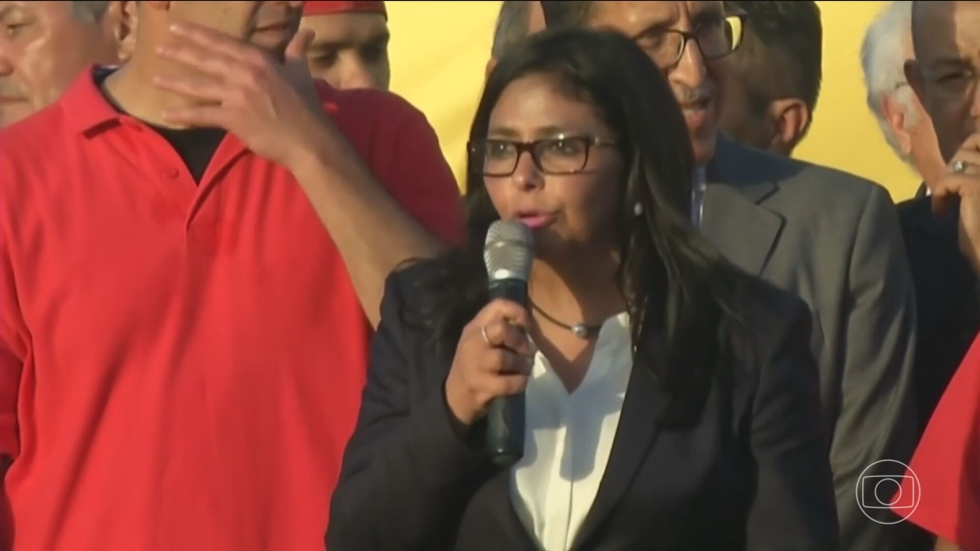 Autoridades venezuelanas prendem 14 jornalistas durante posse da presidente interina 