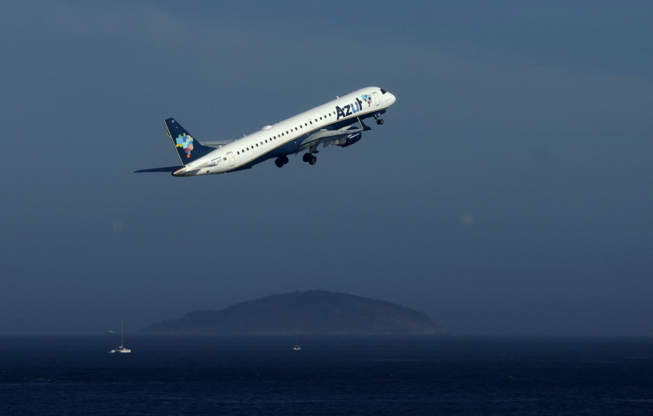 Azul Recebe Investimento de R$ 1,5 Bi: Como Isso Afeta o Futuro da Companhia Aérea?