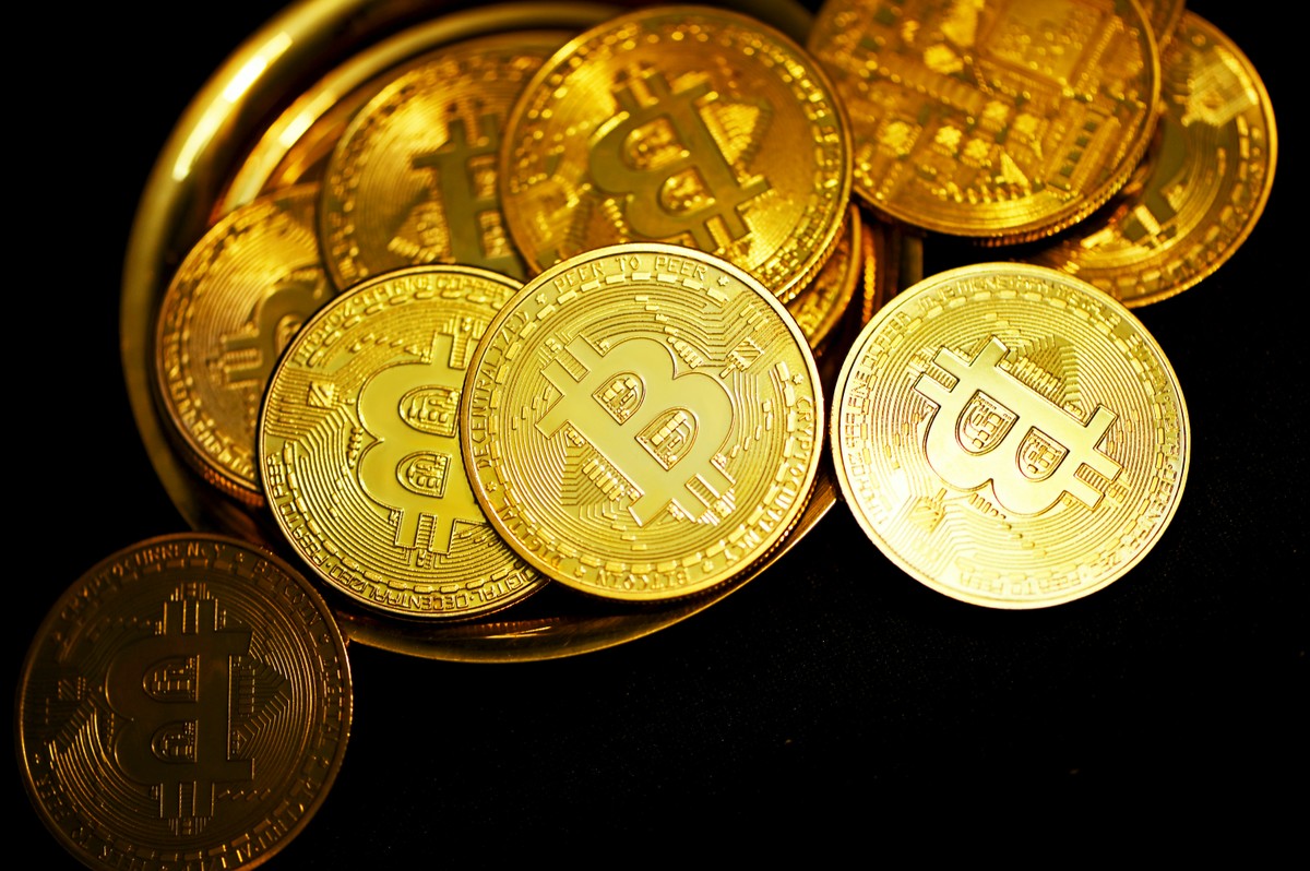 Bitcoin sobe, mas mostra dificuldade em recuperar os US$ 70 mil