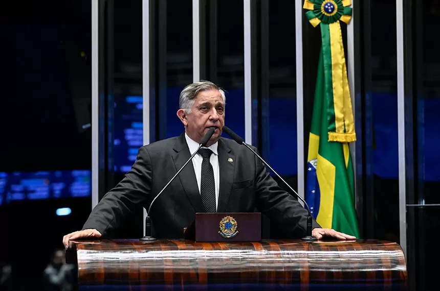 Bolsonaro Vive Prisão Domiciliar: Senador Izalci Lucas Apoia Decisão Humanitária