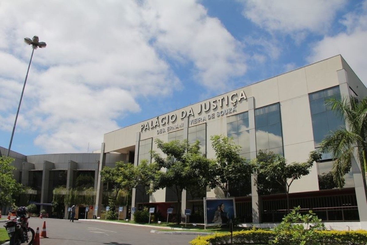 Bônus de Natal: sindicato denuncia pagamento extra de R$ 28,4 milhões a juízes e desembarg
